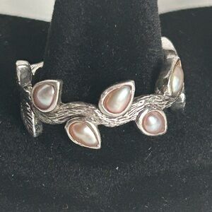 925 Silver Size 11 Ring with Leaf Motif and Silvery Pink Teardrop Pearls